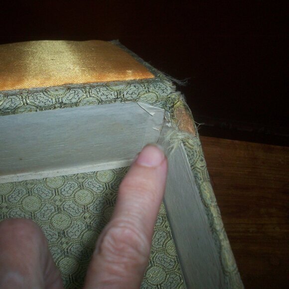 Vintage Boxed Chinese Carved Chess Set Fabric Lined 2 Tier Box w/ Matching Board - Picture 9 of 15